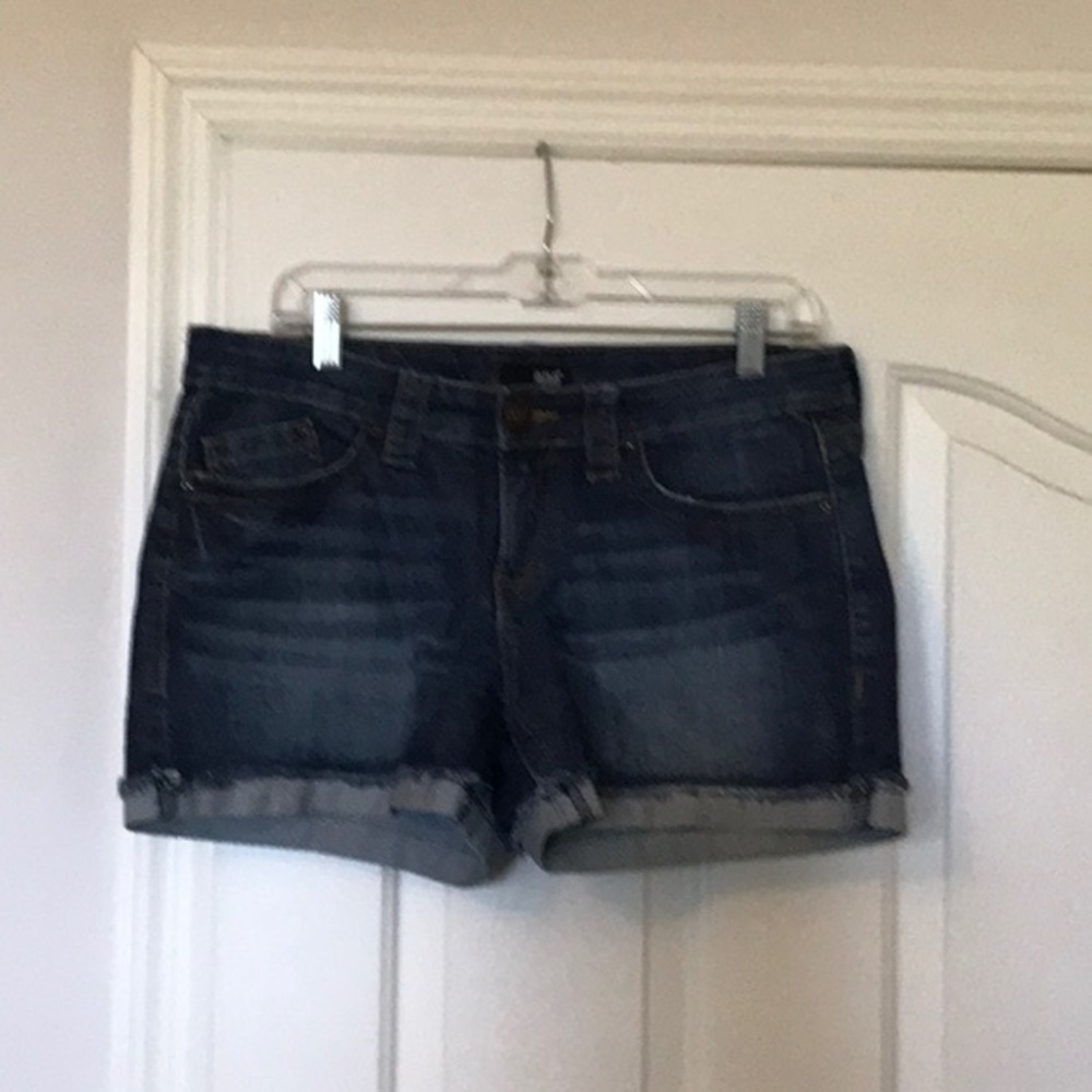 Show off your body denim shorts